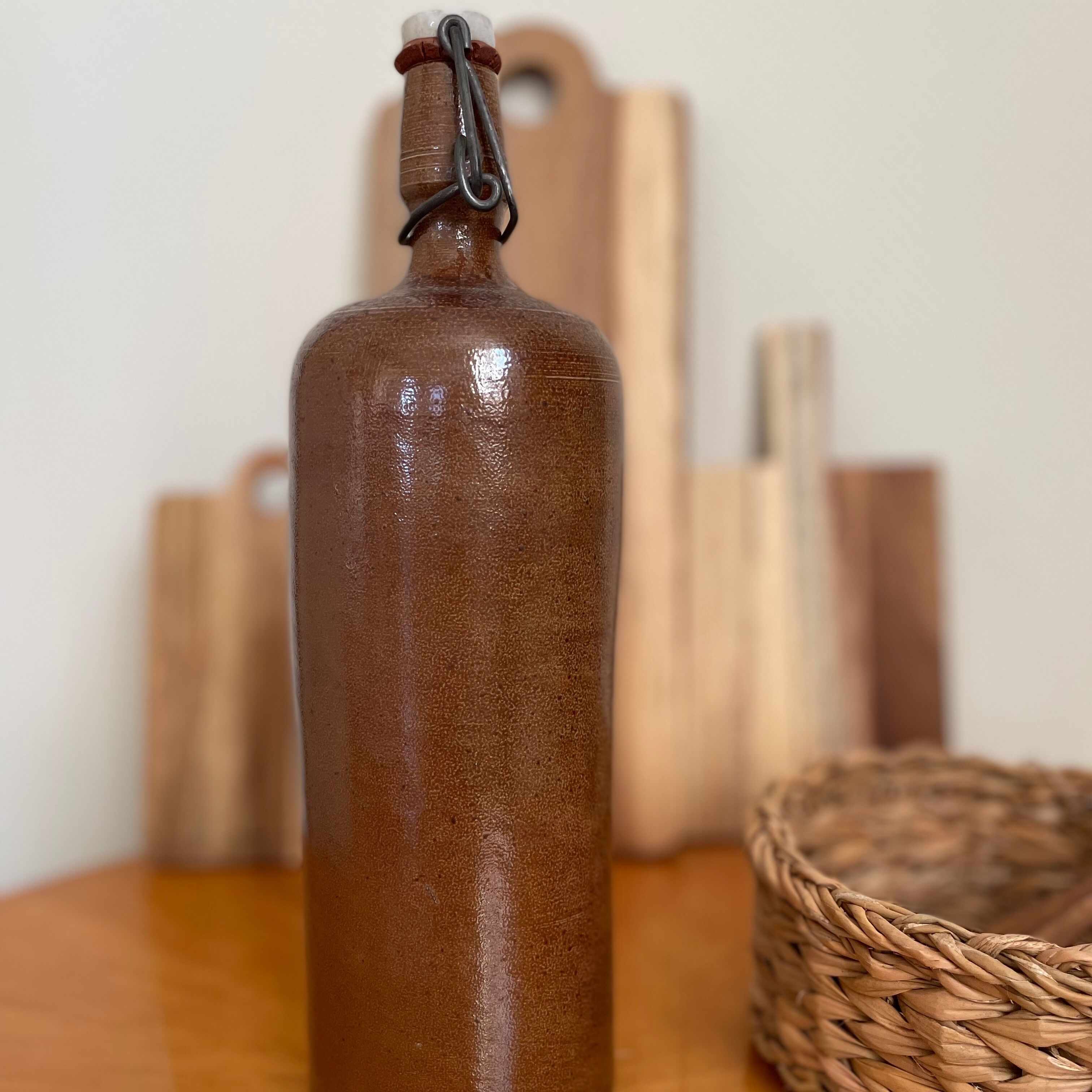 Bouteille en grès marron vintage