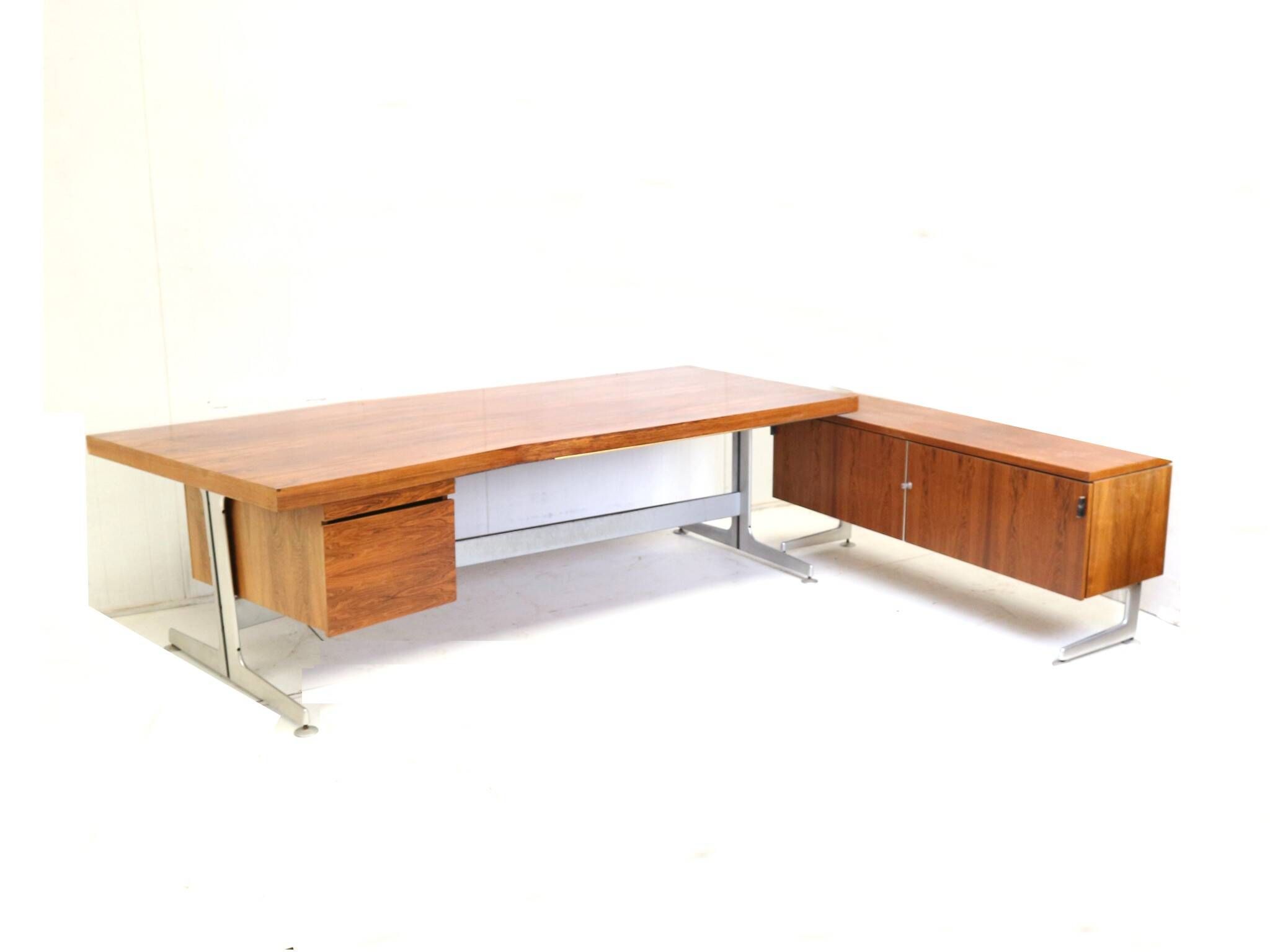 Large exclusive vintage rosewood corner desk by Voko made in the 1960s