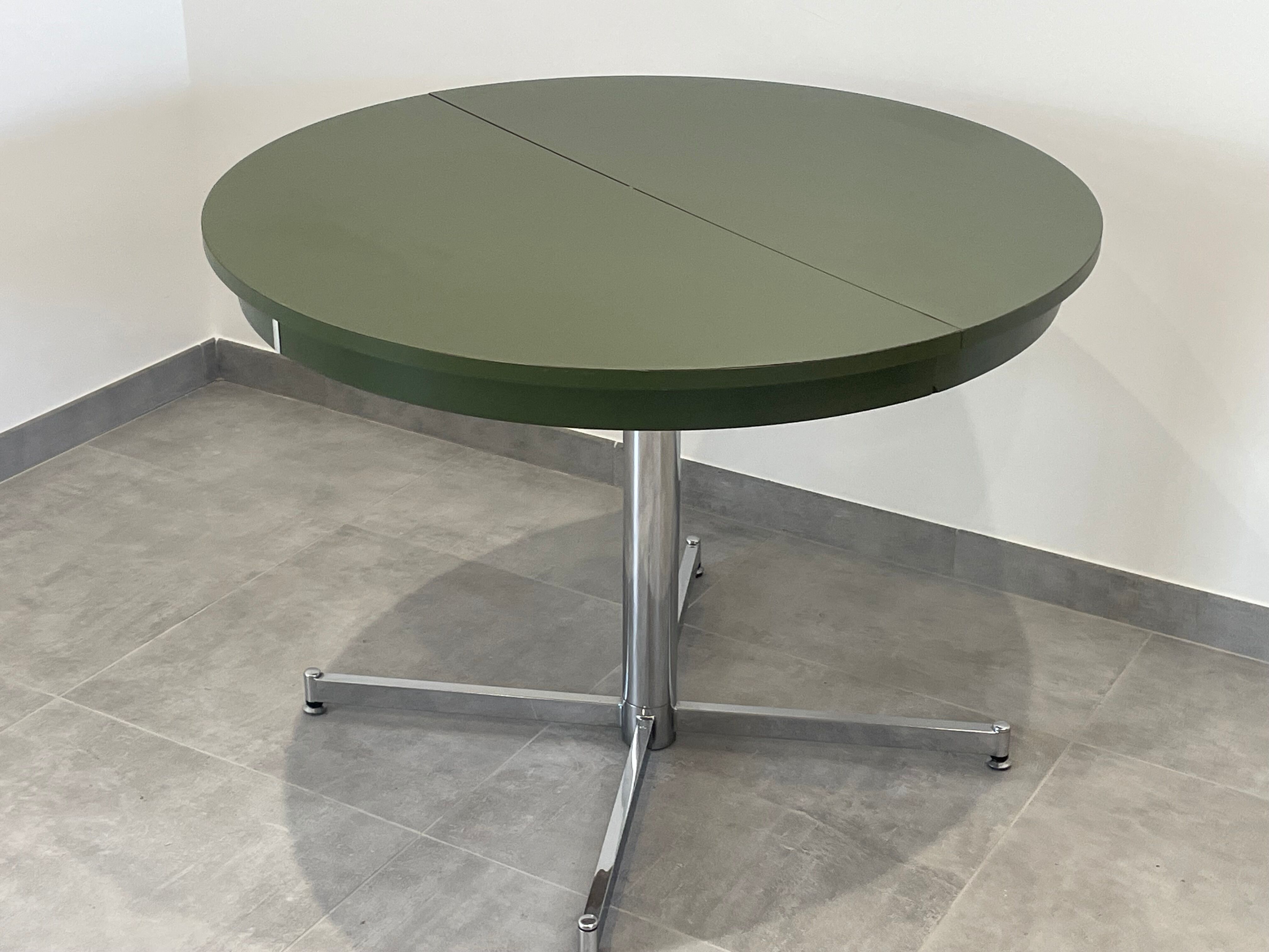 Extendable round table, foot chrome year 70