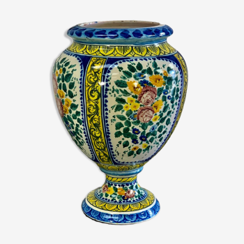 Vase in polychrome earthenware with decorations of floral bouquets