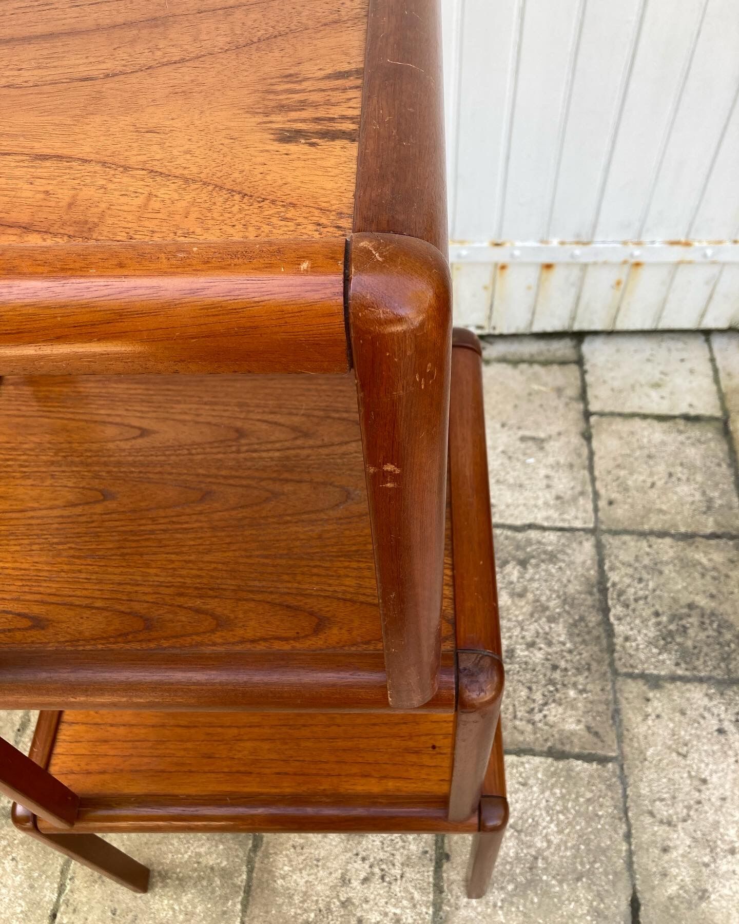 Scandinavian trundle table