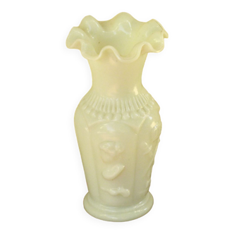 Vase en opaline