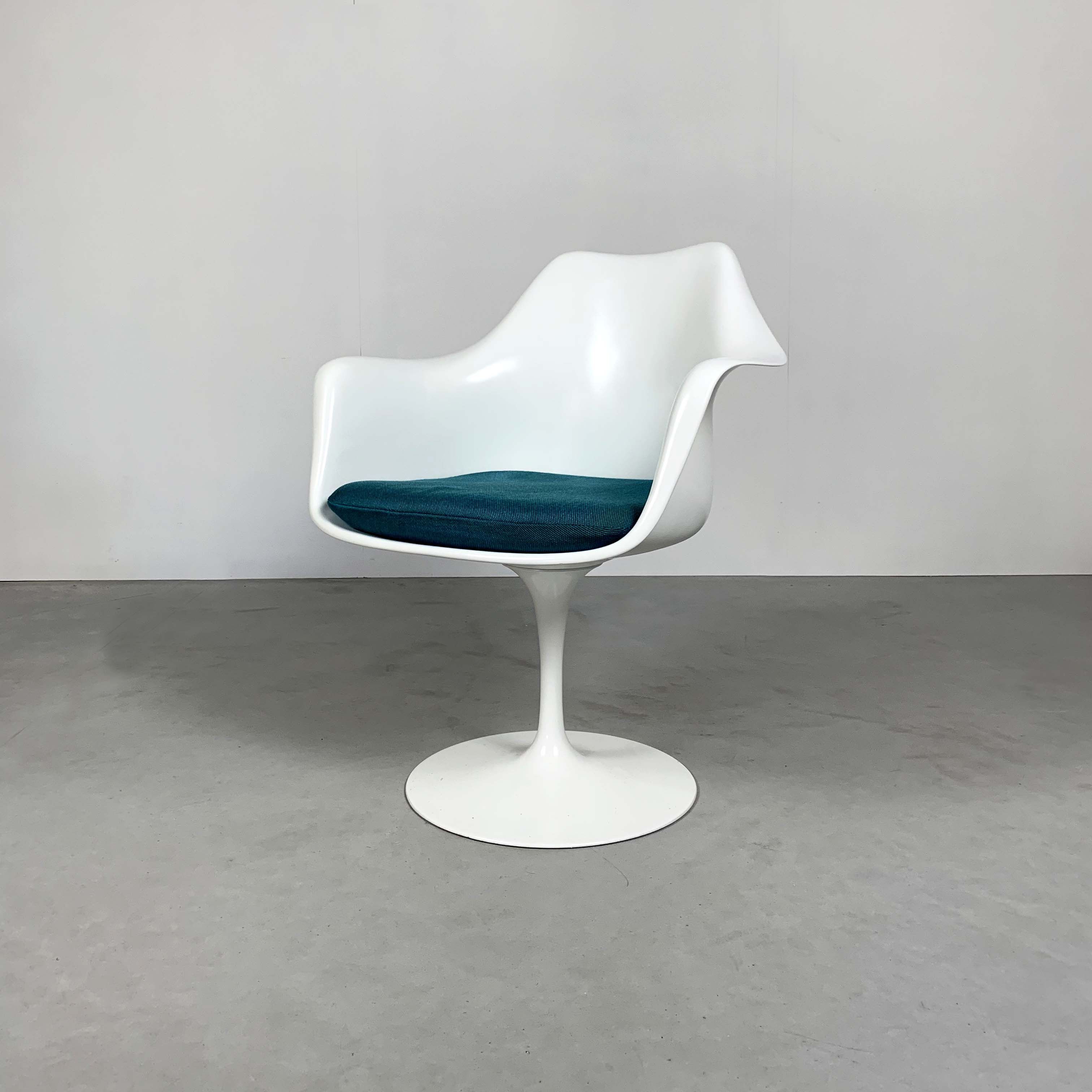 Tulip chair by Eero Saarinen for Knoll 1970