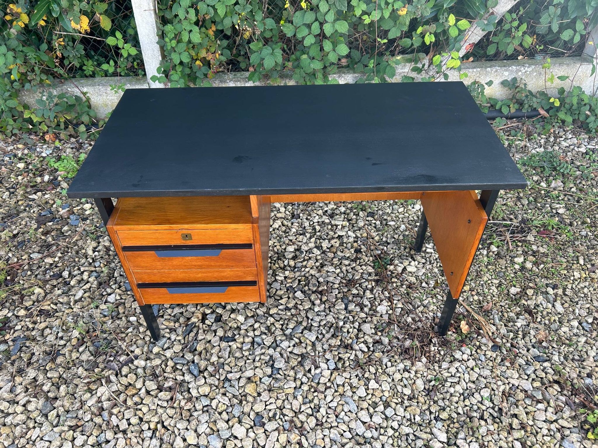 bureau moderniste  des années 50
