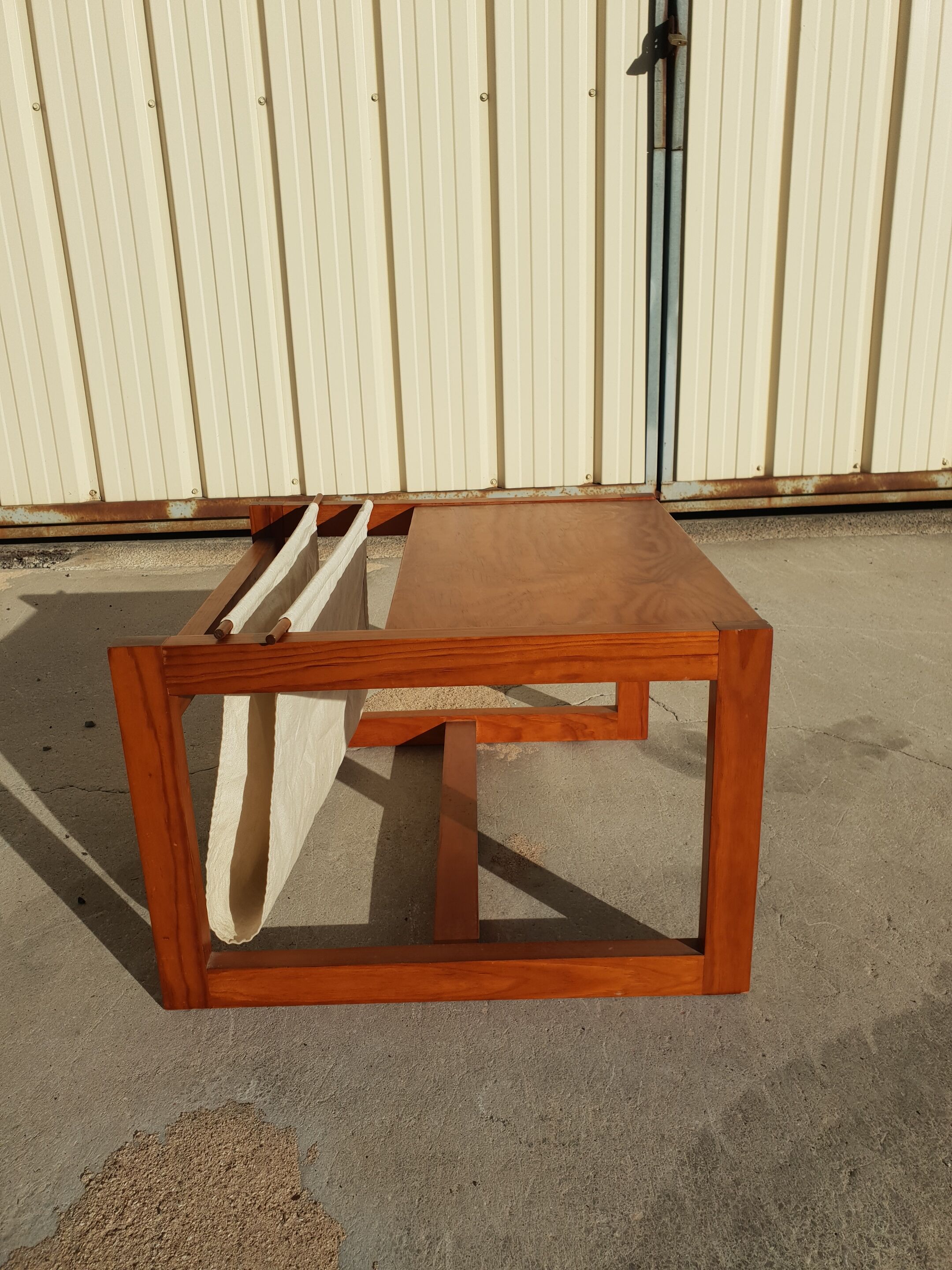 Table basse porte revues scandinave