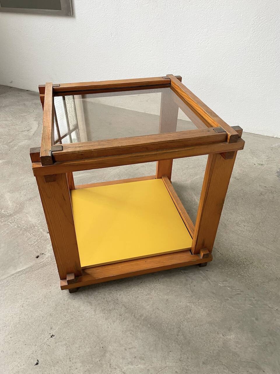 Bedside “cube” side table in pine DLG Regain