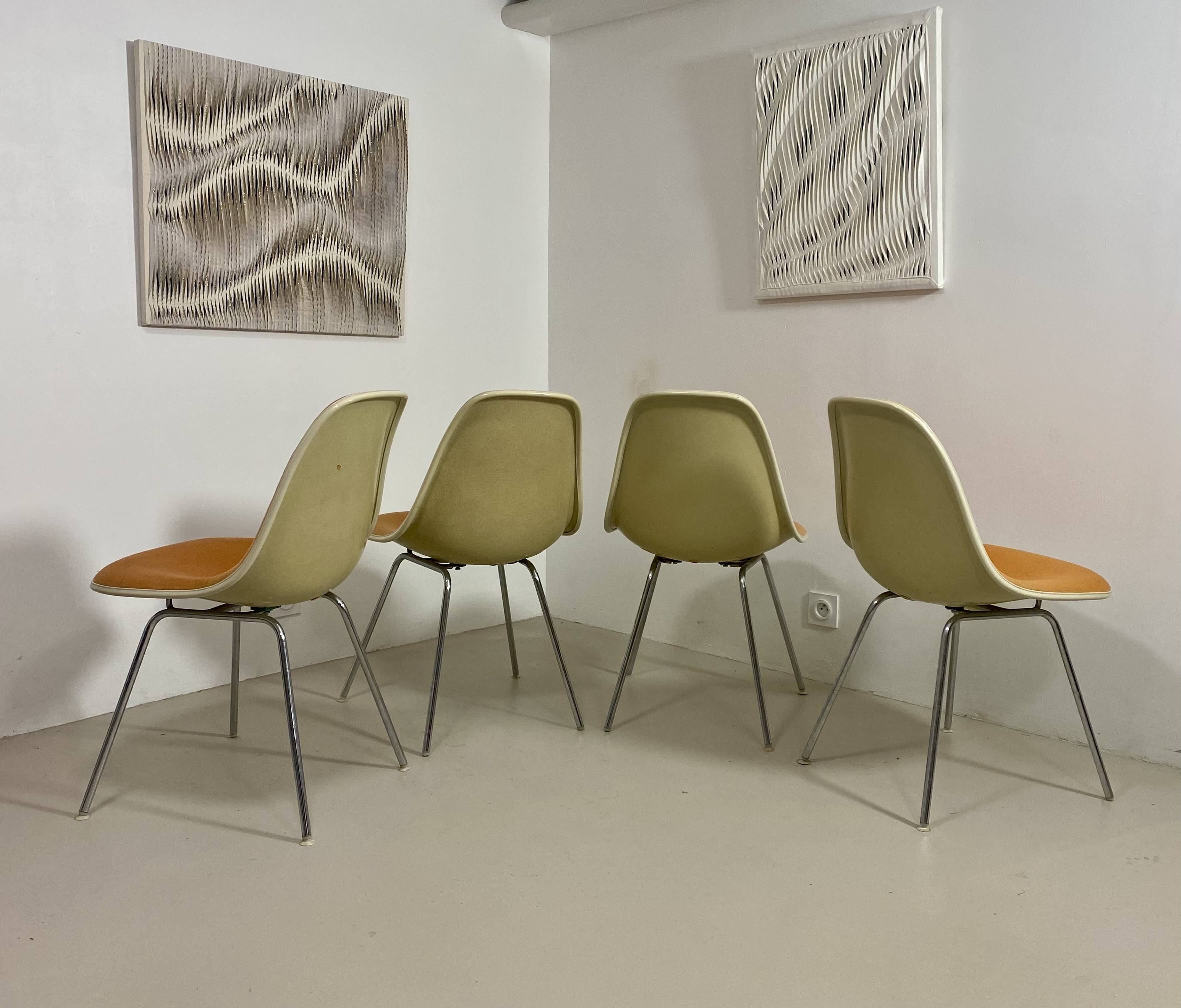 Set of 4 DSW Eames chairs – Herman Miller (1952)