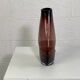 Vase en verre violine