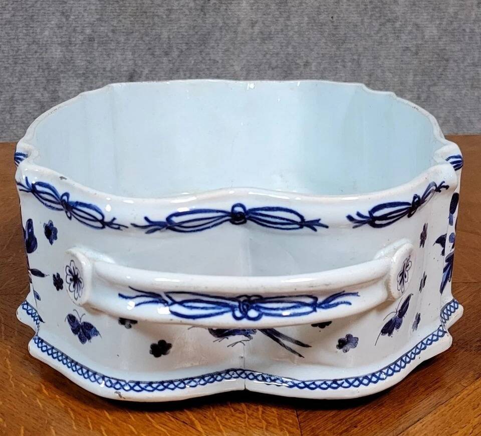 Important ceramic planter with monochrome blue decoration.