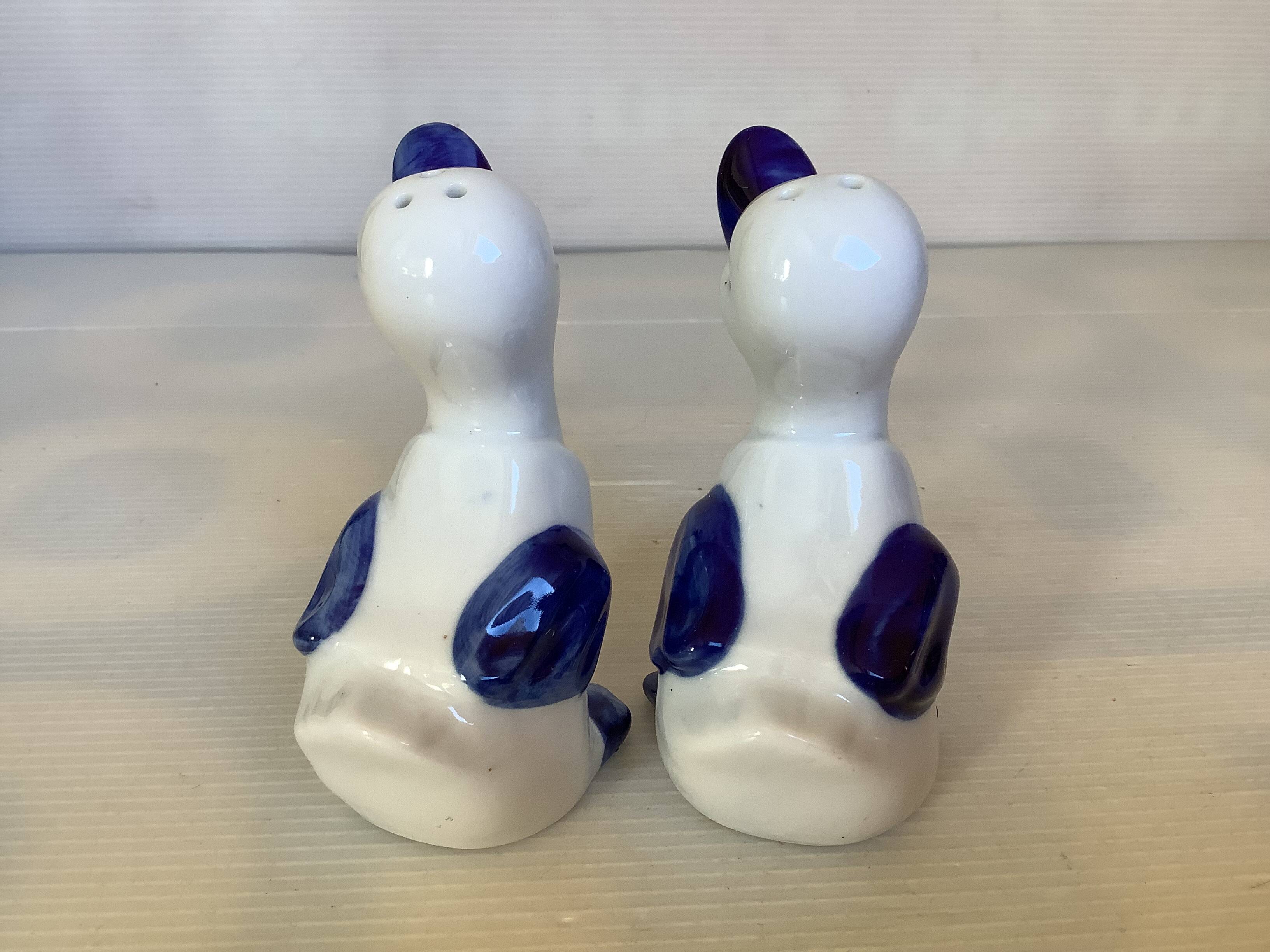 Salt and pepper birds, geese, ducks.