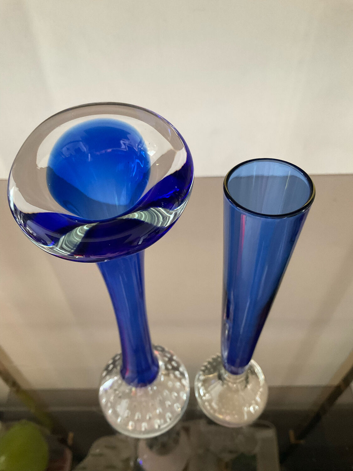 Duo of vintage soliflores vases in glass paste