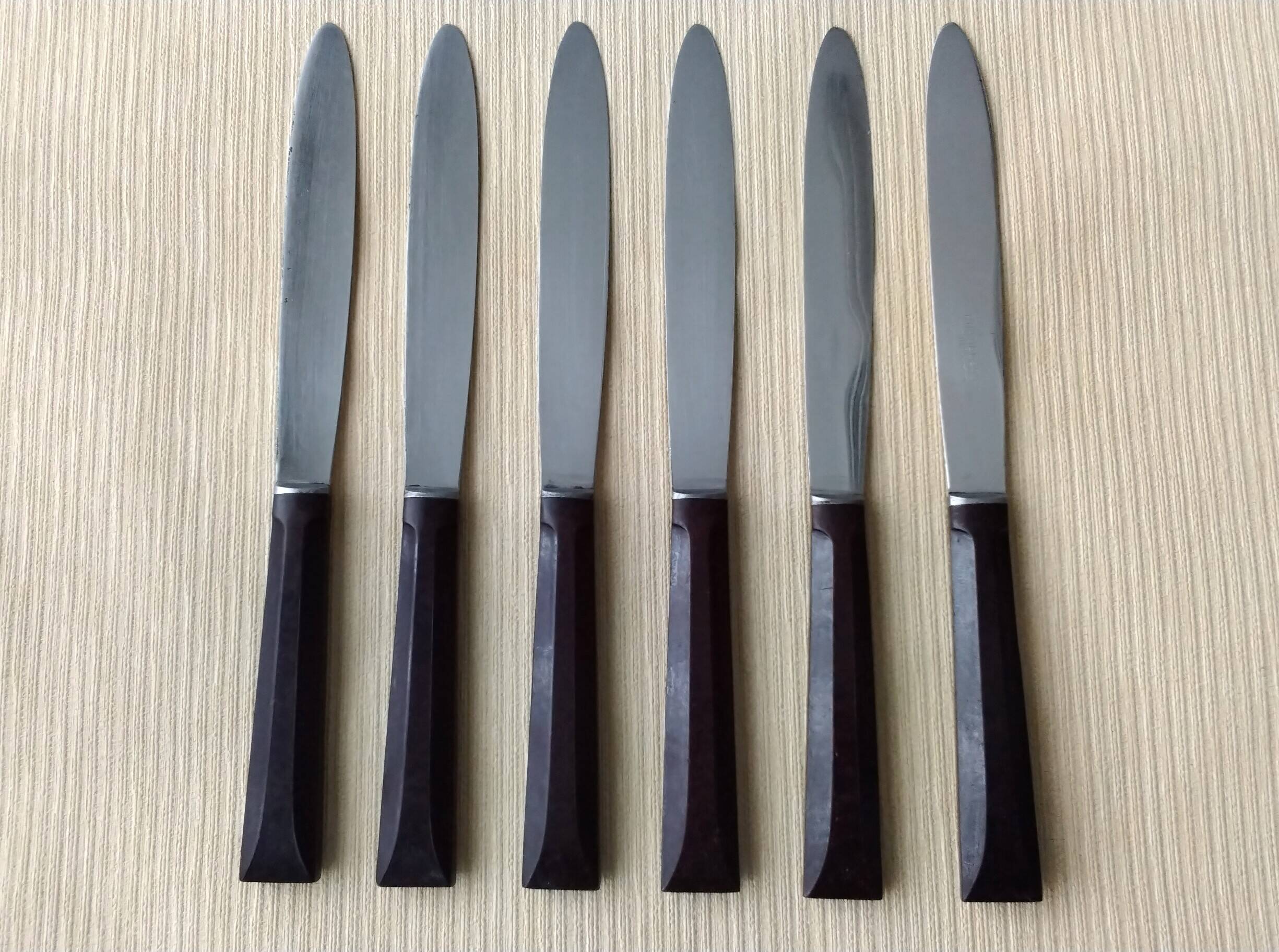 6 Bakelite table knives Pradel 255