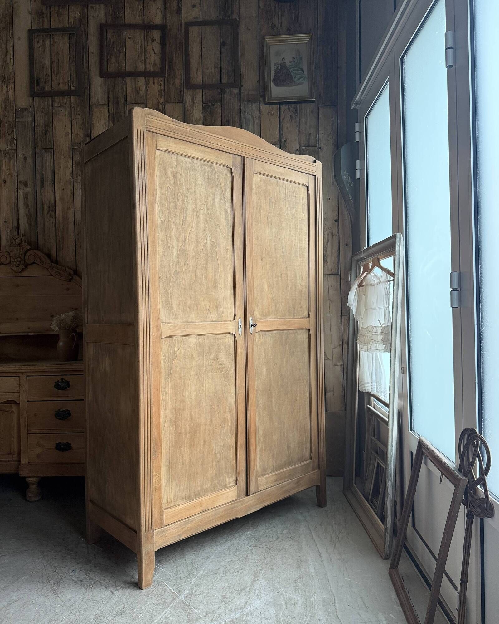Parisian Art Deco wardrobe with hanging space (renovated)