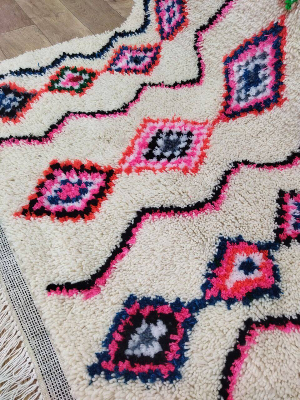 Handmade moroccan berber rug 267 x 121 cm