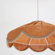 Suspension in a solid floral shape Cosette "caramel"