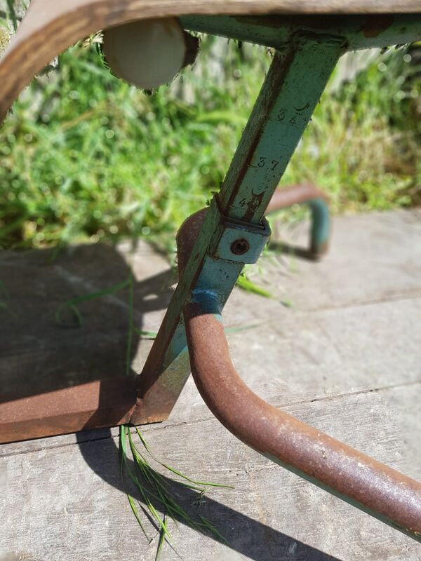 Ancien bureau pupitre évolutif enfant metal