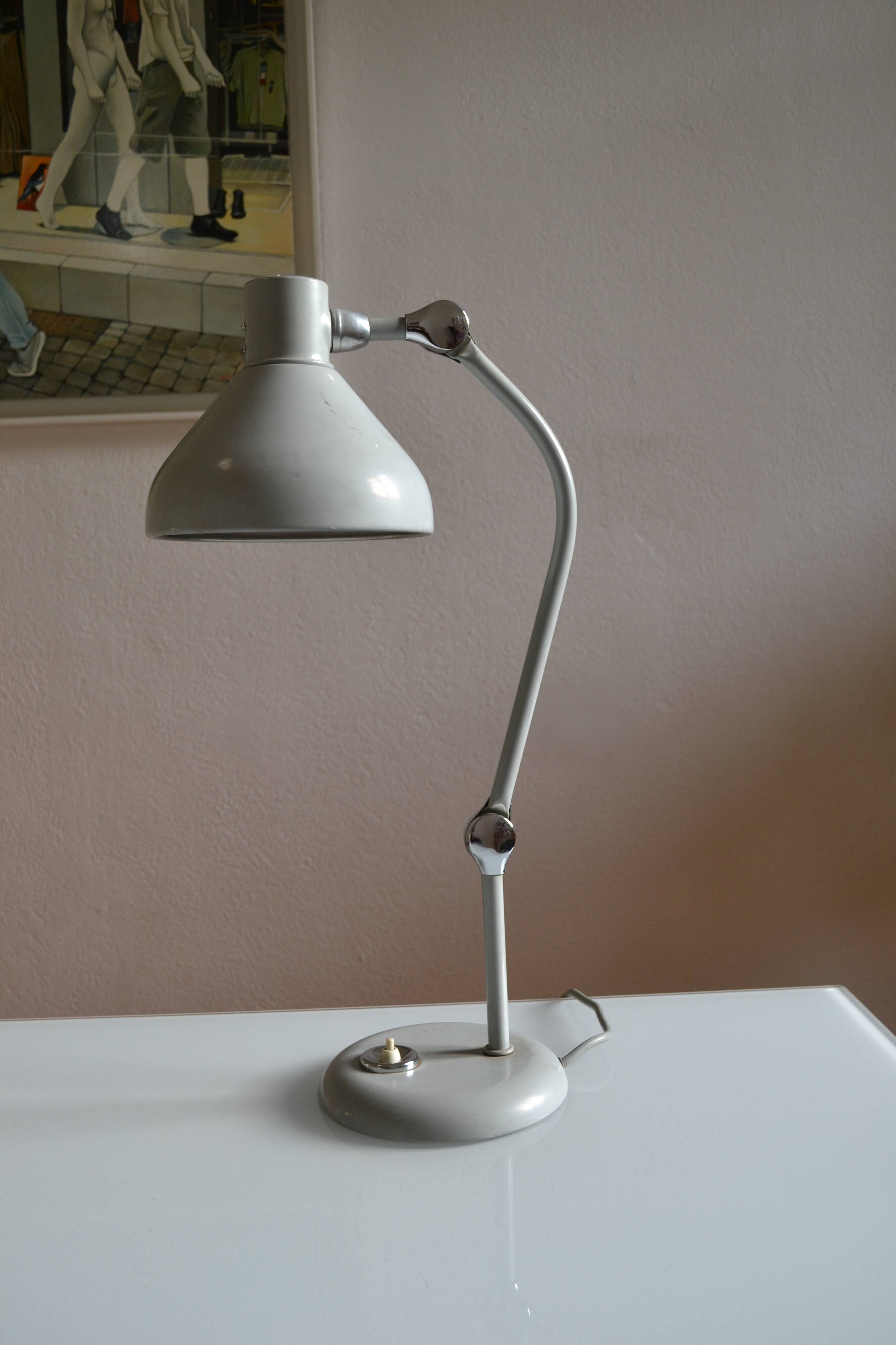Jumo GS1 light grey table lamp