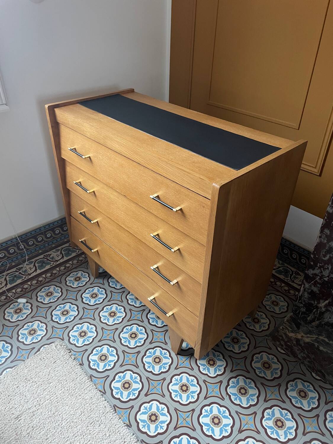 Vintage wooden chest of drawers