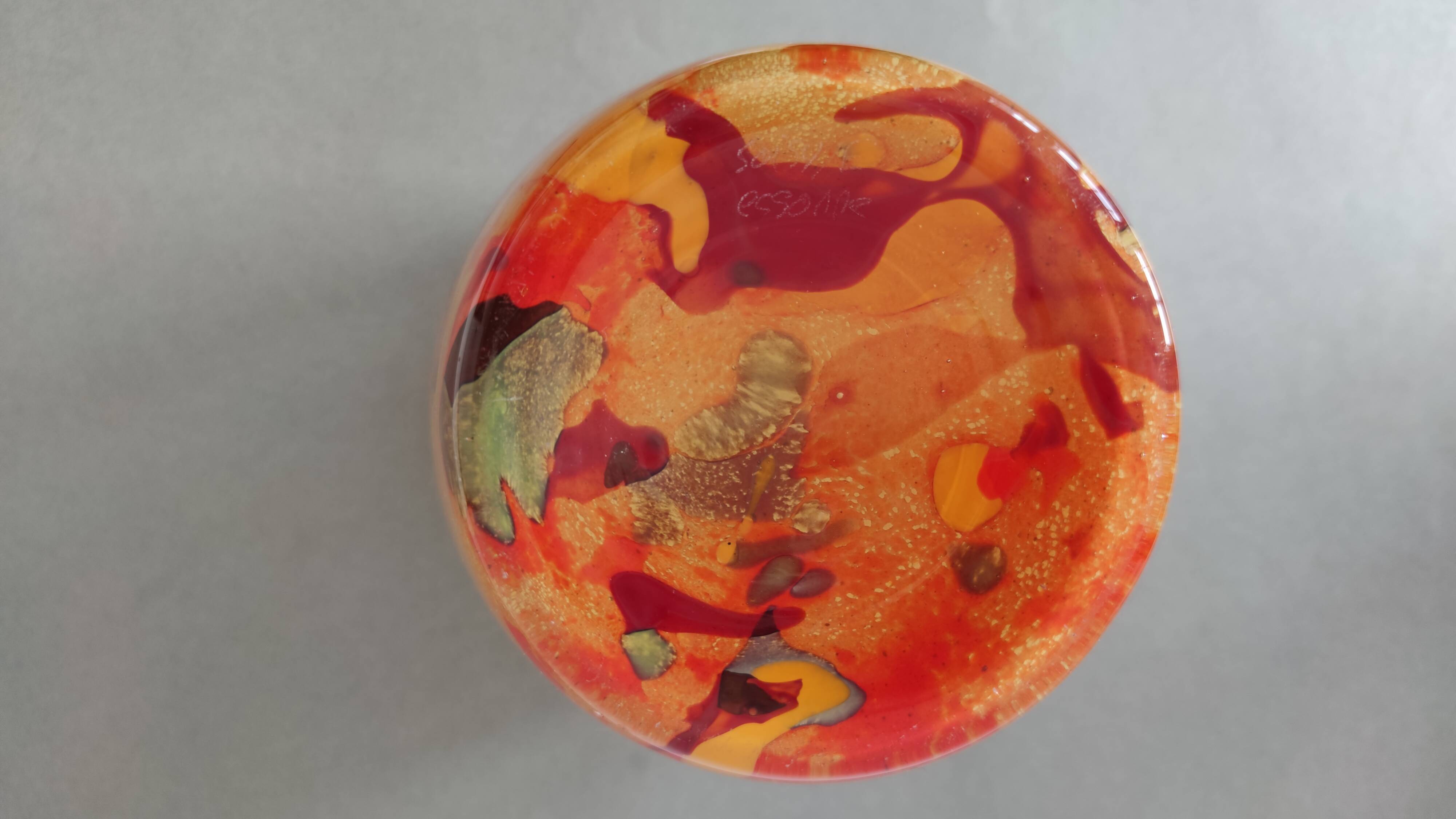 Soisy vase on school