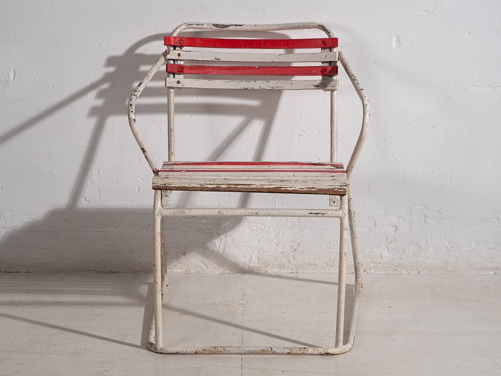 Antique outdoor stacking chairs (circa 1920). Set of 2 pieces.