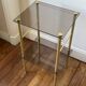 Tables d’appoint en verre et laiton