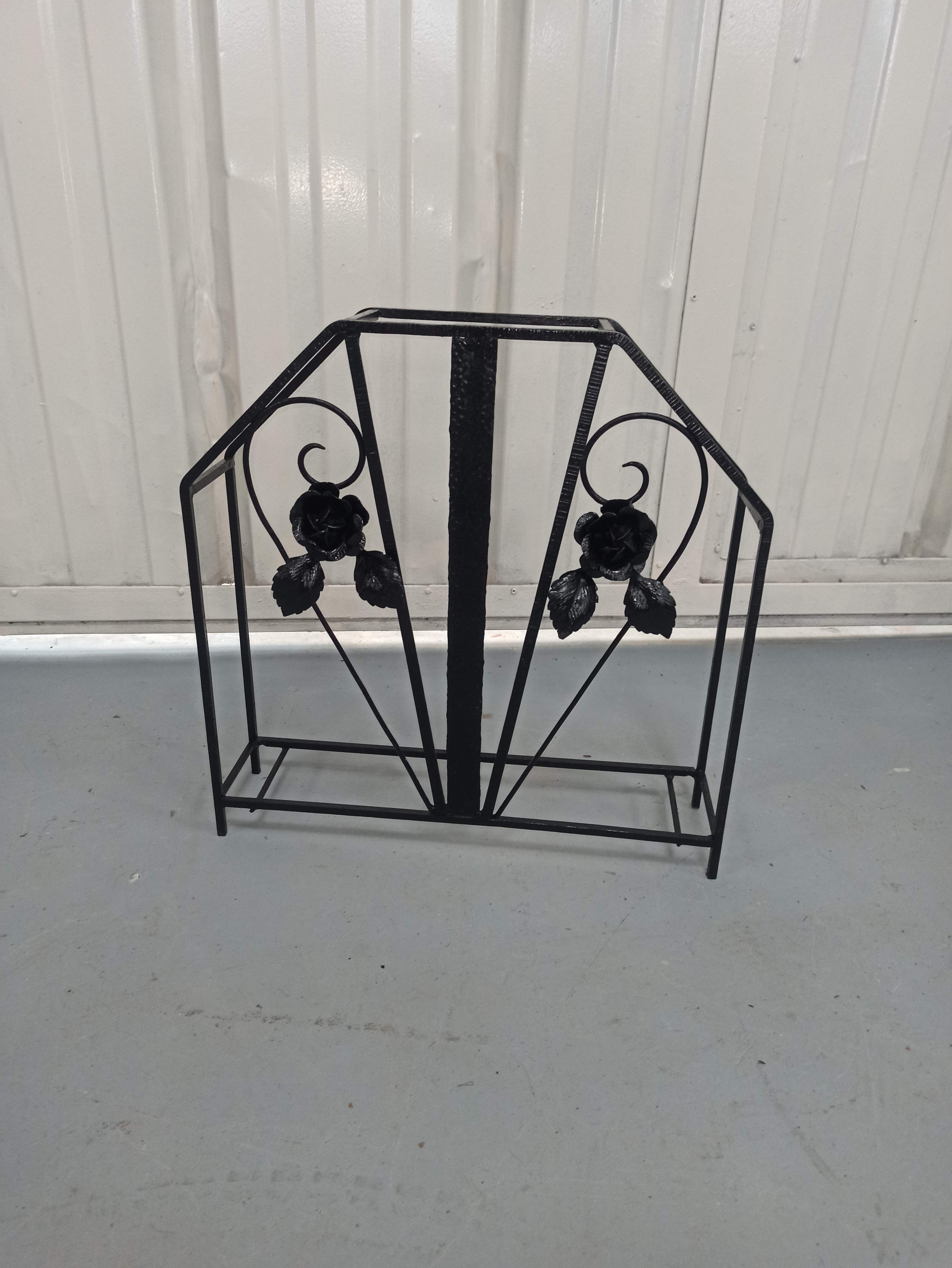 Pink-decorated iron umbrella door.