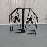 Pink-decorated iron umbrella door.