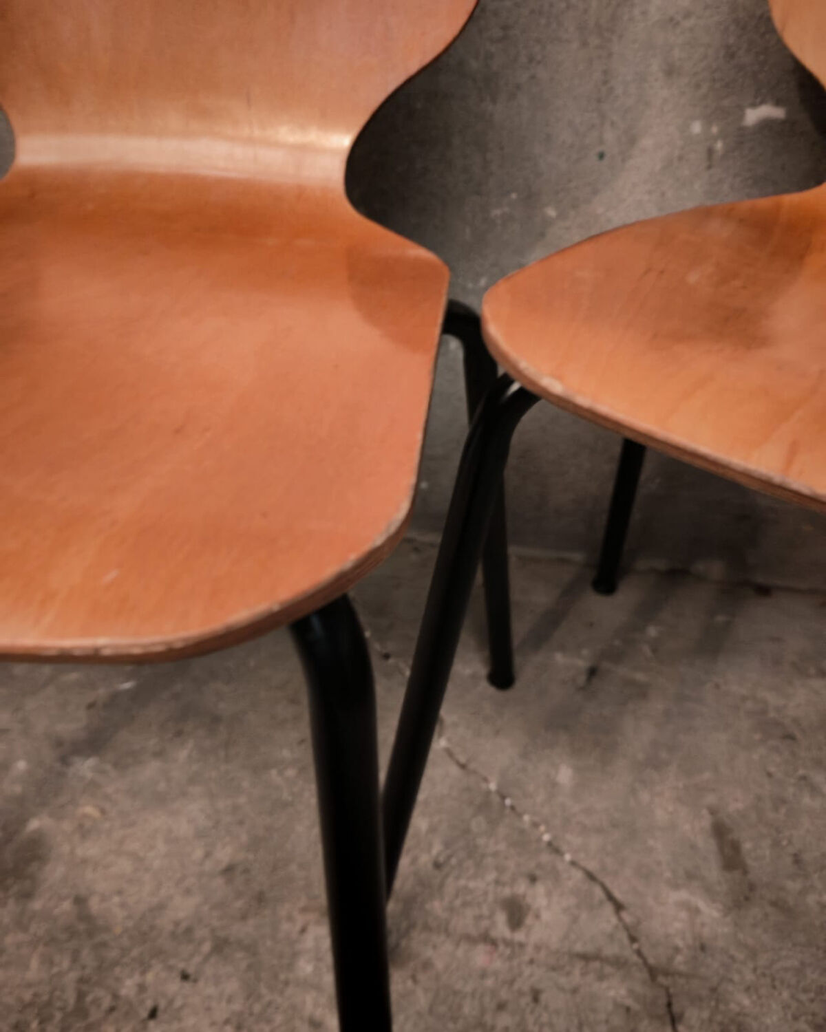 3 chairs of the Fritz Hansen type