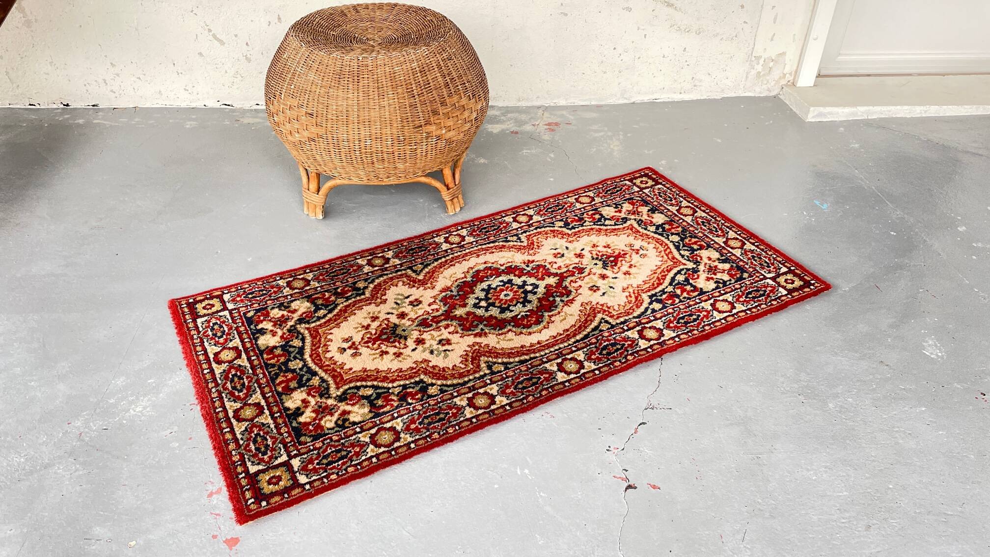Carpet rug seal pure wool vintage
