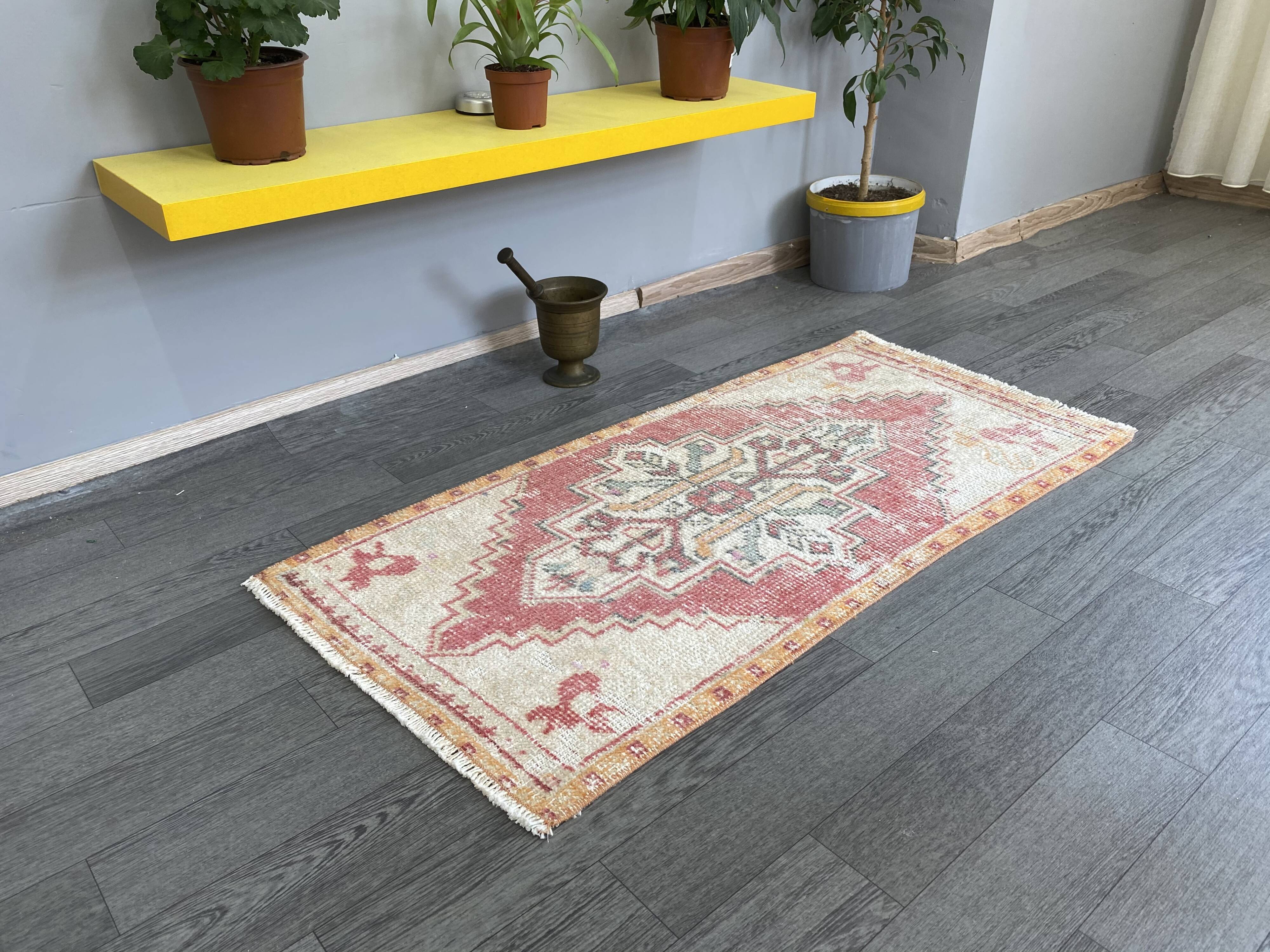 Farmhouse decor muted rug 104x50cm