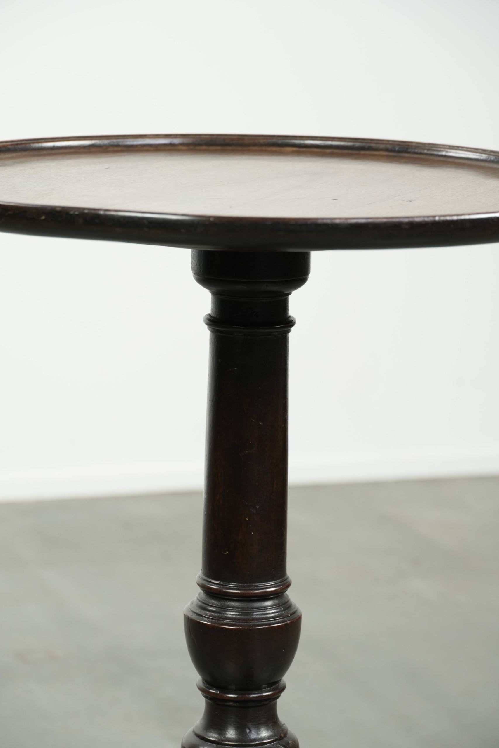 Charming antique English round side/wine table from the 19th century
