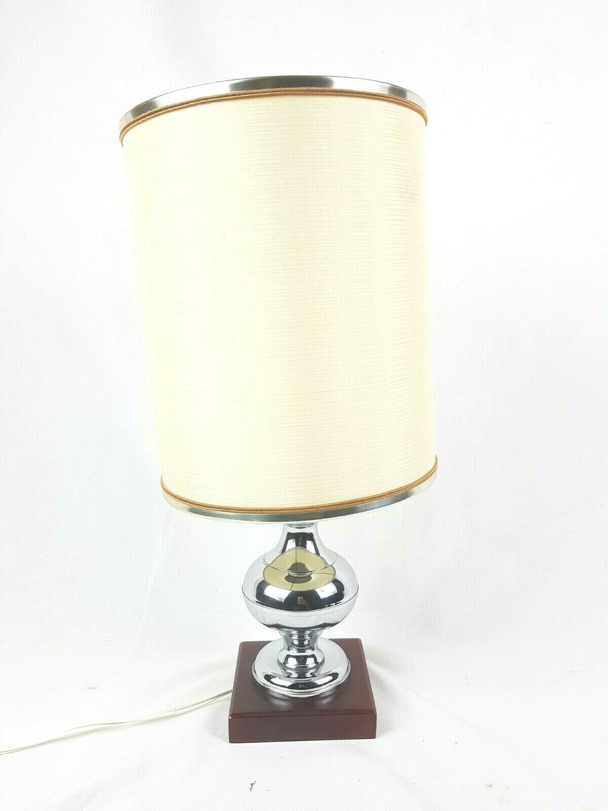 1950s 1950s 1950s gold metal and bakélite laying lamp