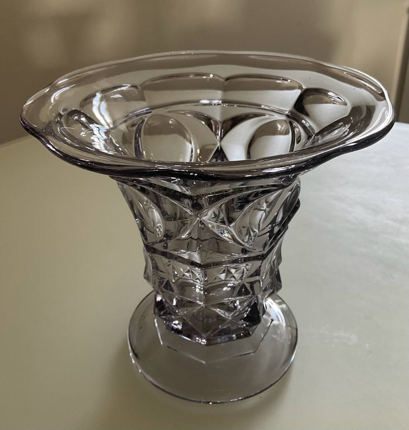Art Deco vase in purple crystal