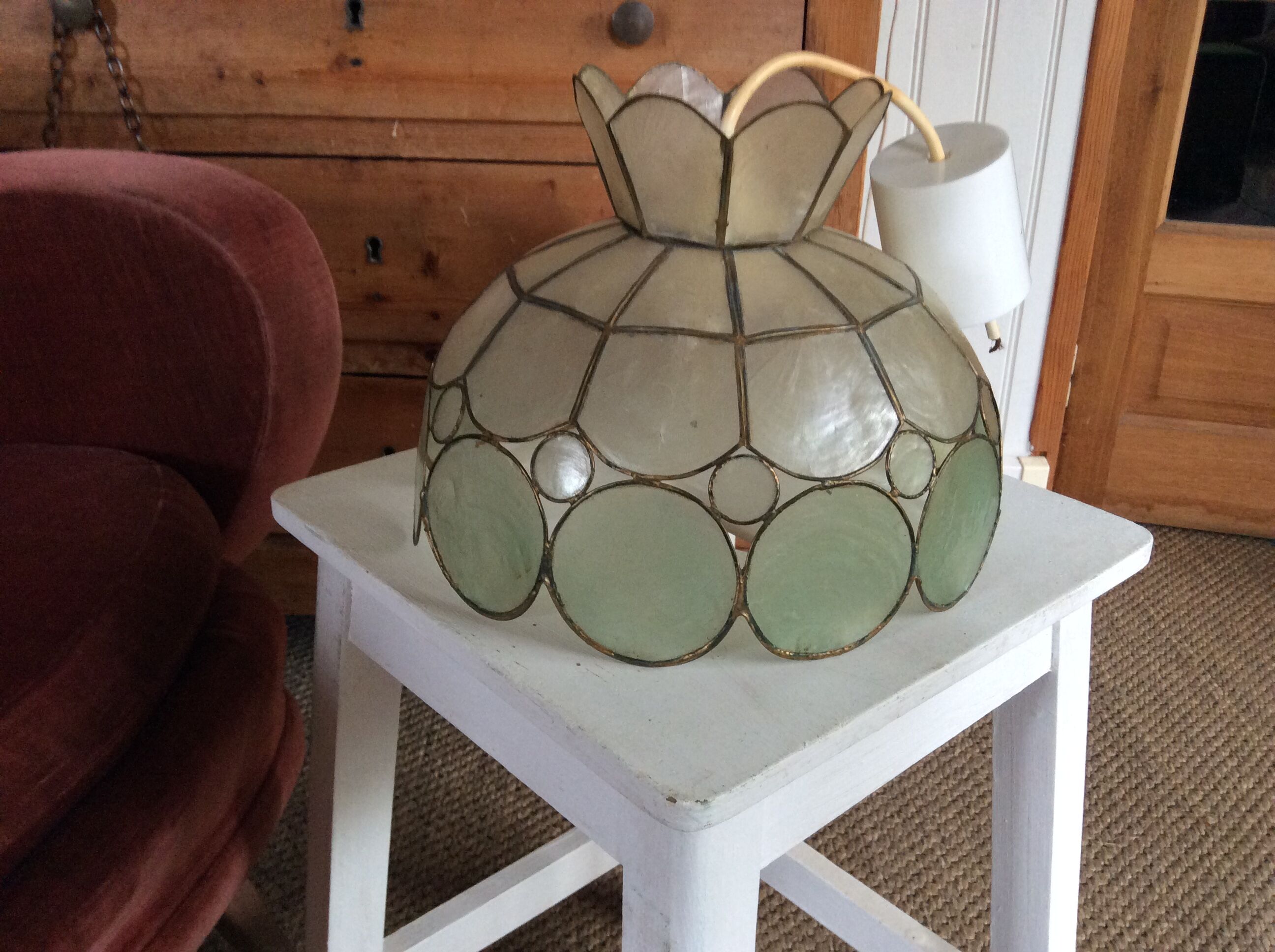 Mother-of-pearl suspension