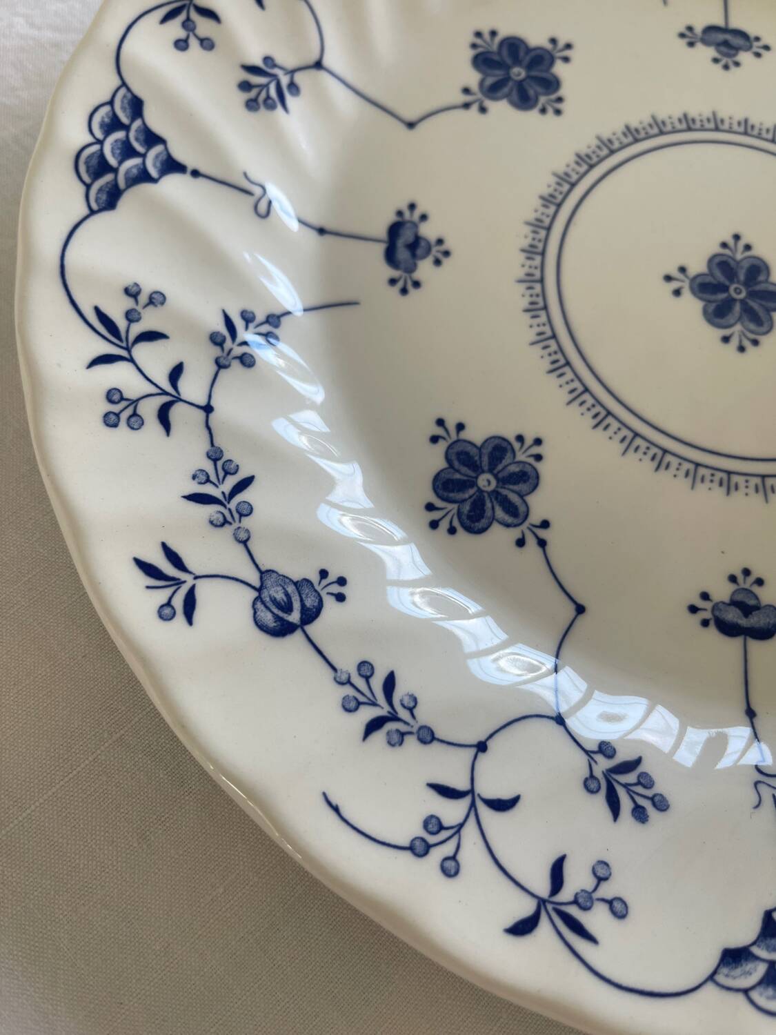 8 English dinner plates