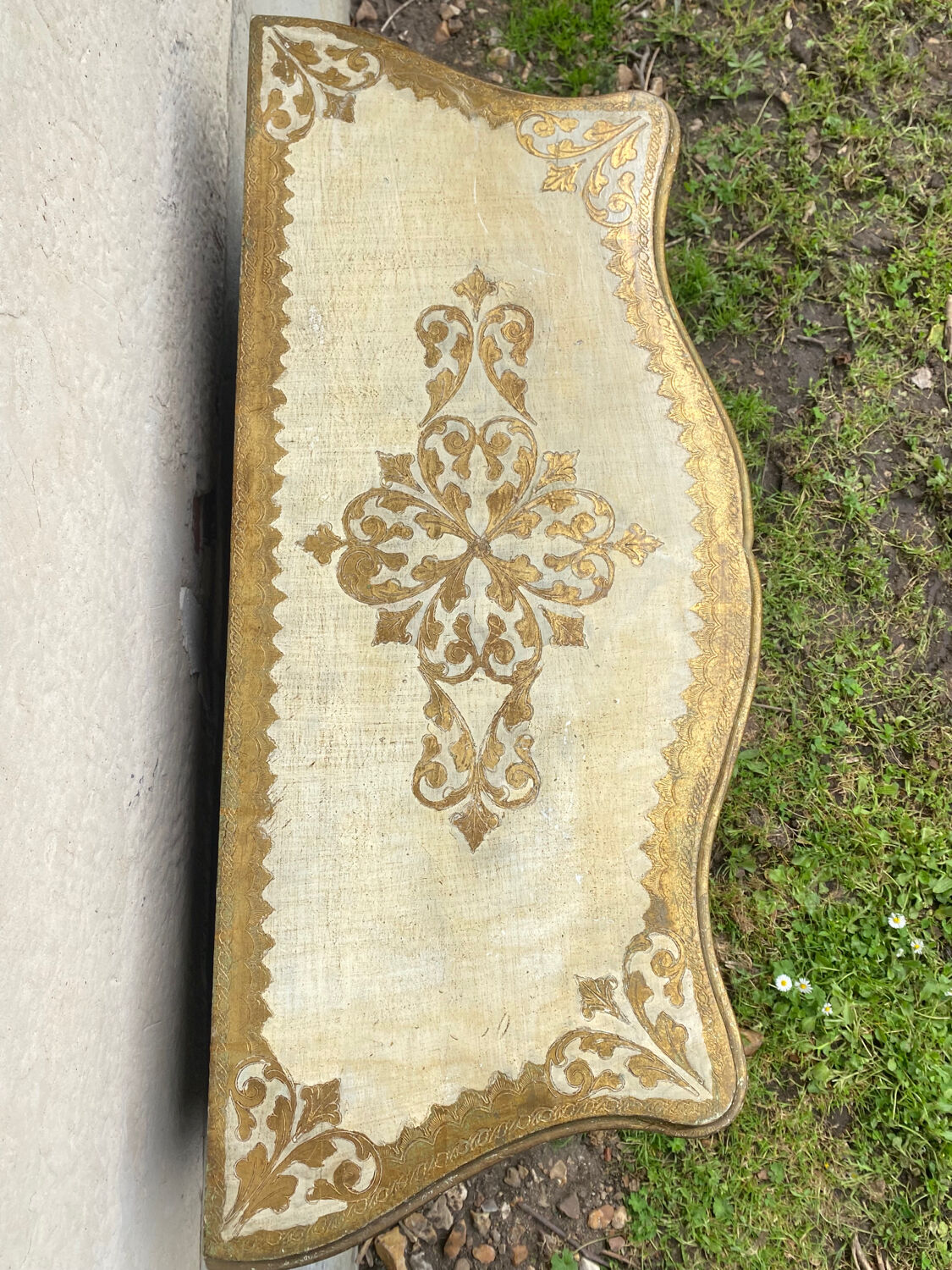Commode florentine vintage en bois doré