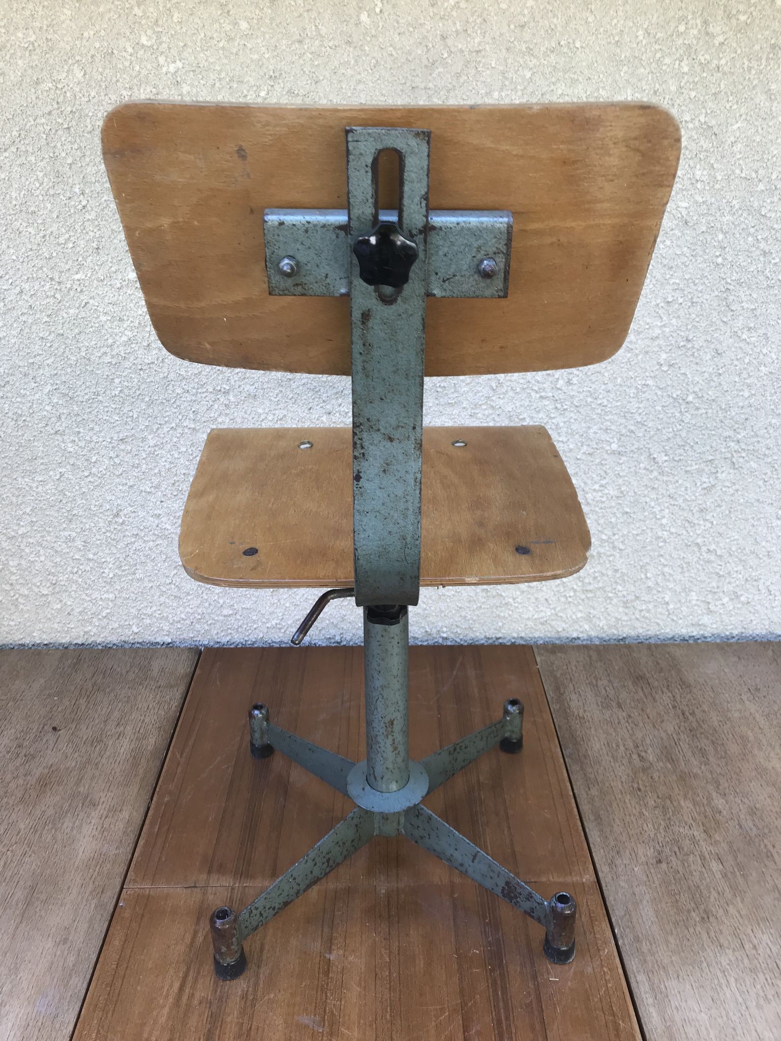 Former metal workshop chair - wood assise adjustable height vintage