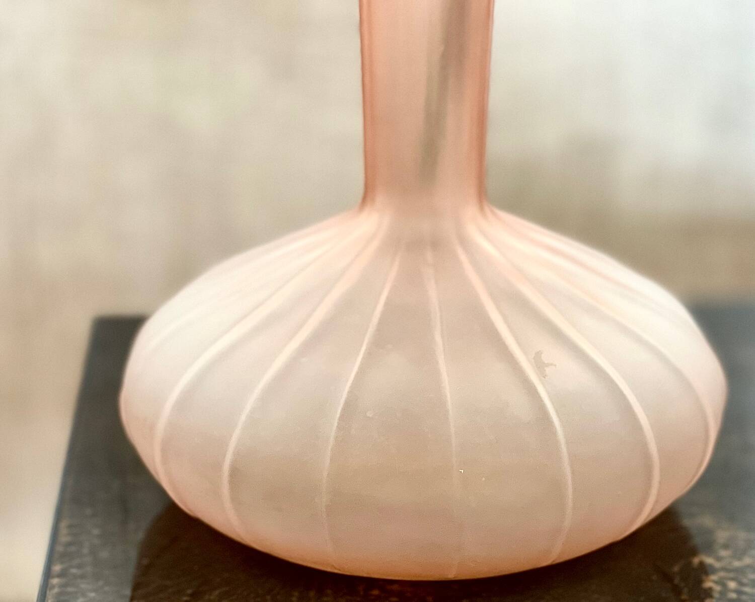 Leonardo vase in pink frosted glass