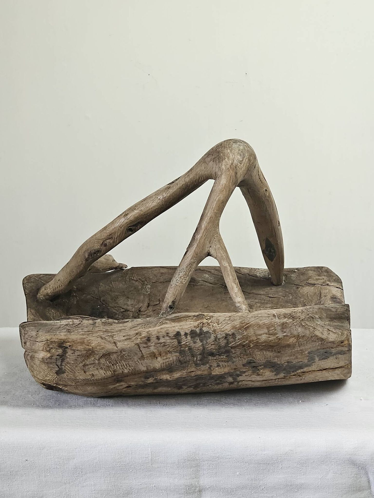 Panier ancien brutaliste bois d'olivier