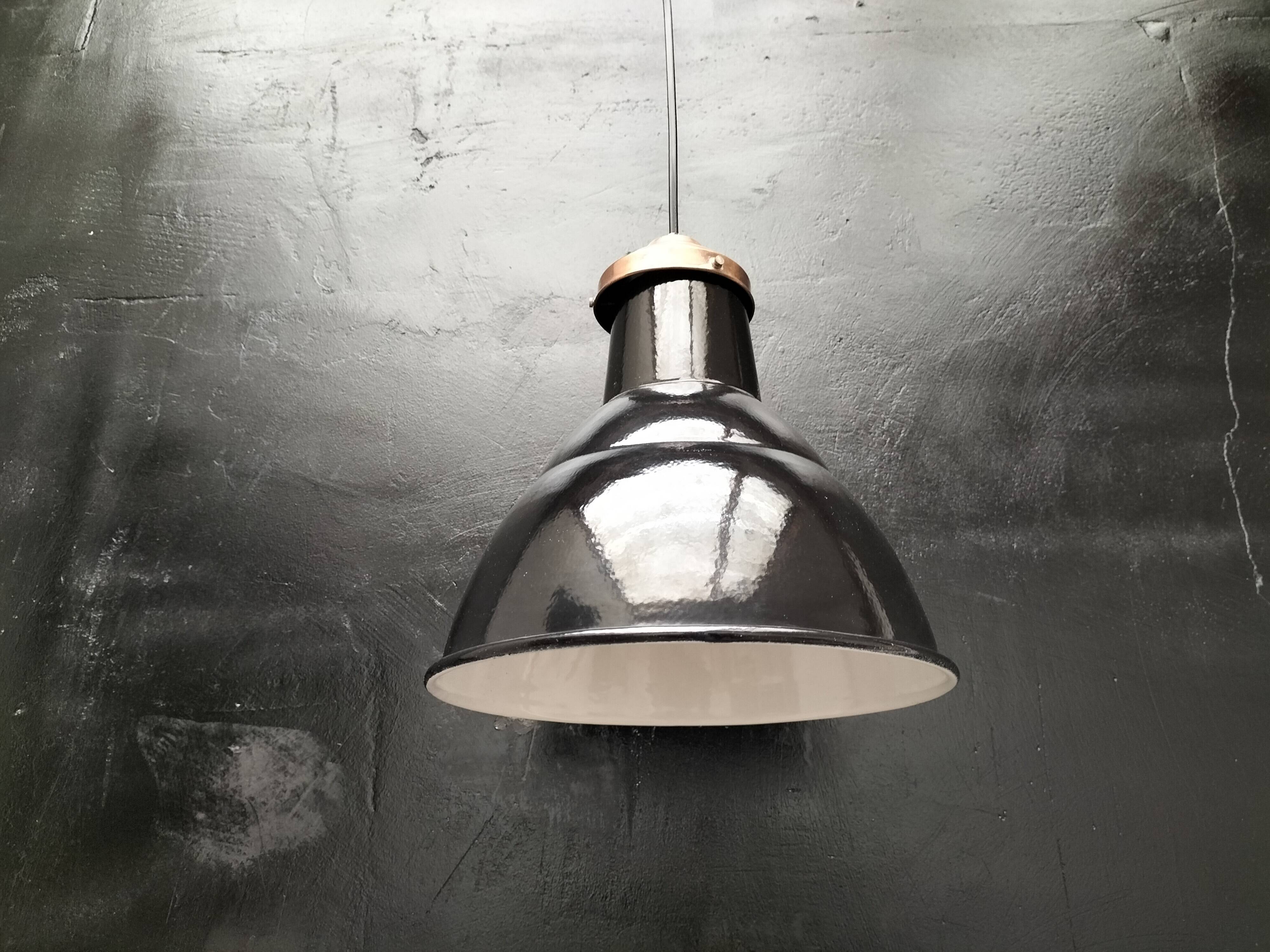 Industrial pendant light