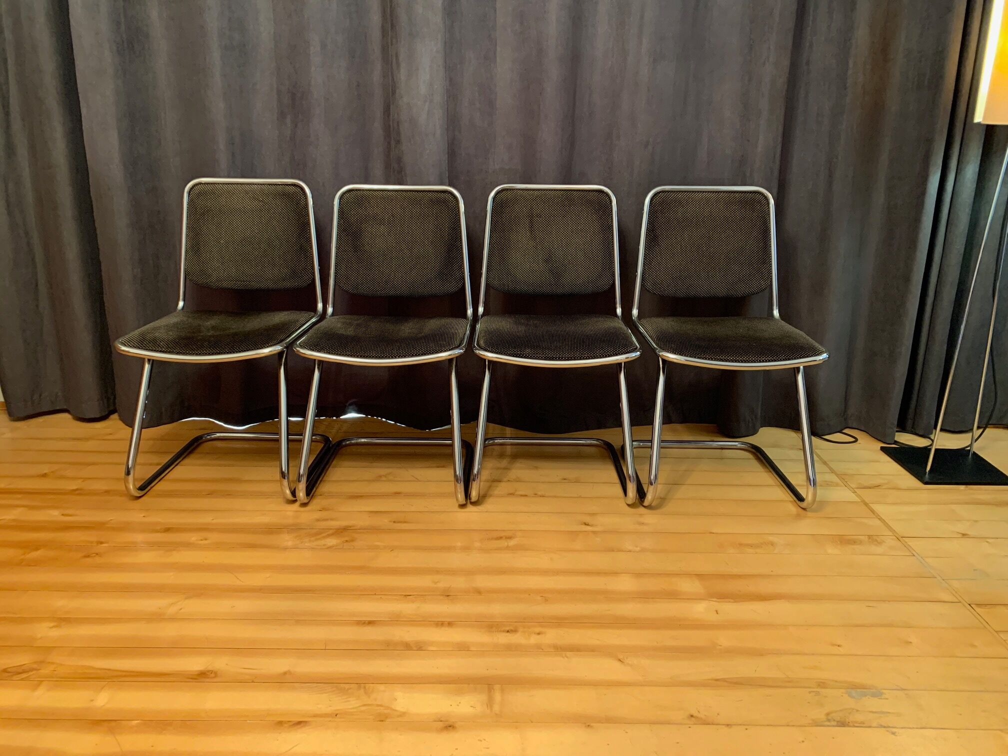 Ensemble de quatre chaises, Taro, Italie, années 1970.