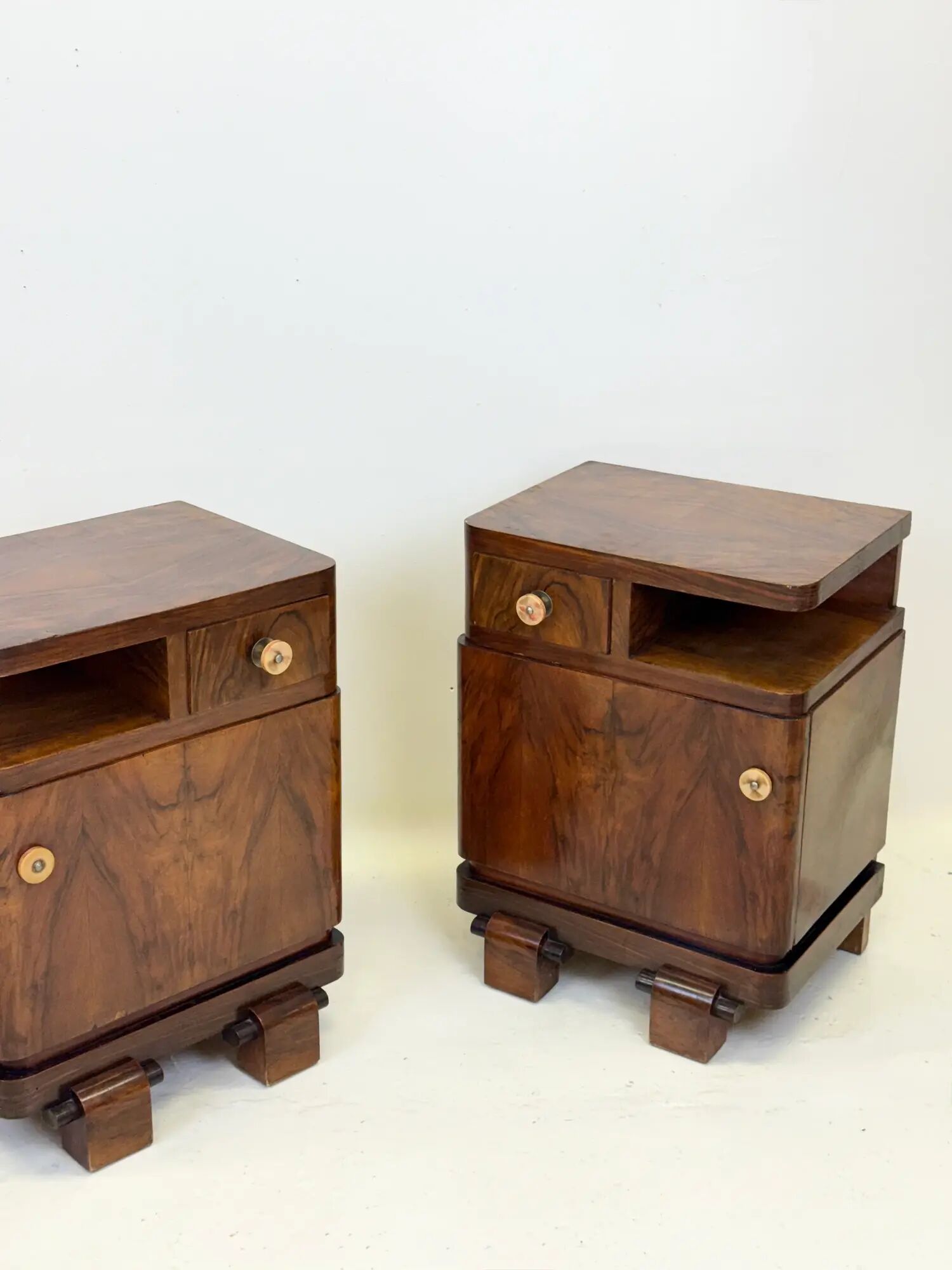 Pair of Art Deco bedside tables in walnut — Italy, 1930-1940