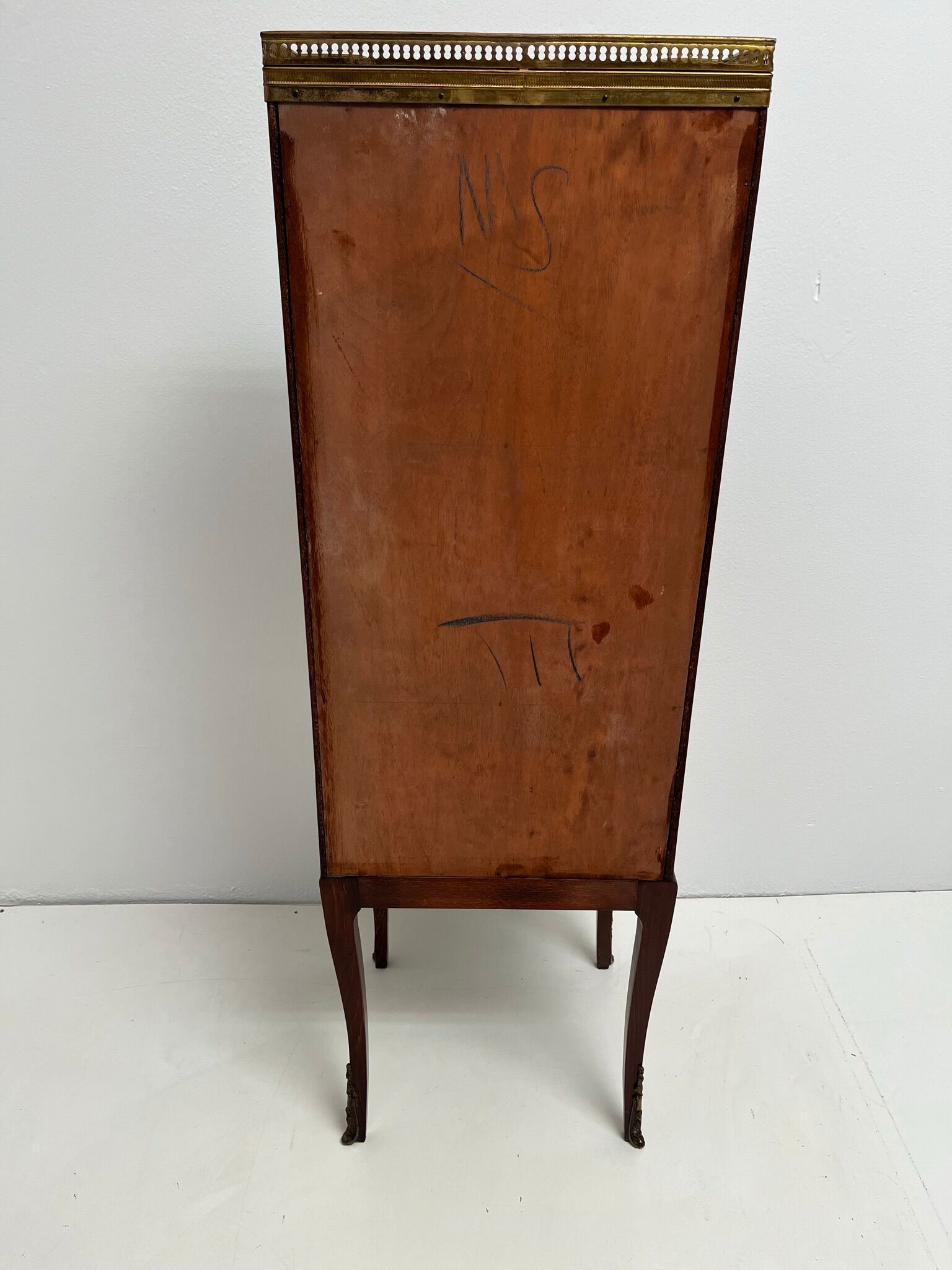 Louis XVI entrance furniture