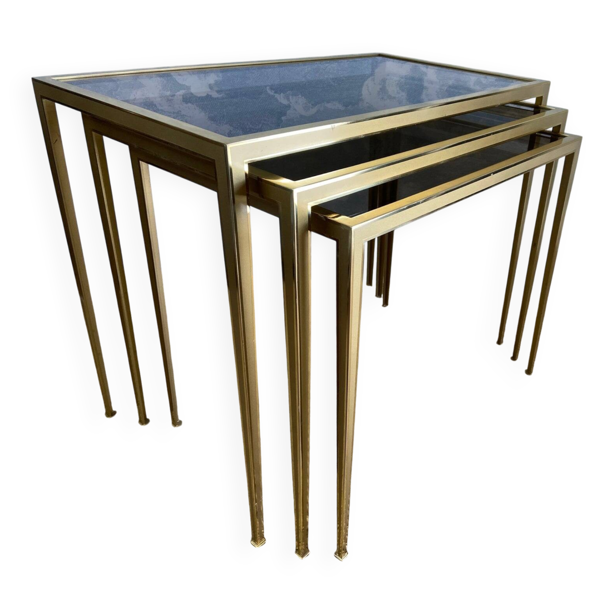 Set of 3 nesting tables in brass, Hollywood Regency, Vereinigte Werkstätten, Germany, 1960s.