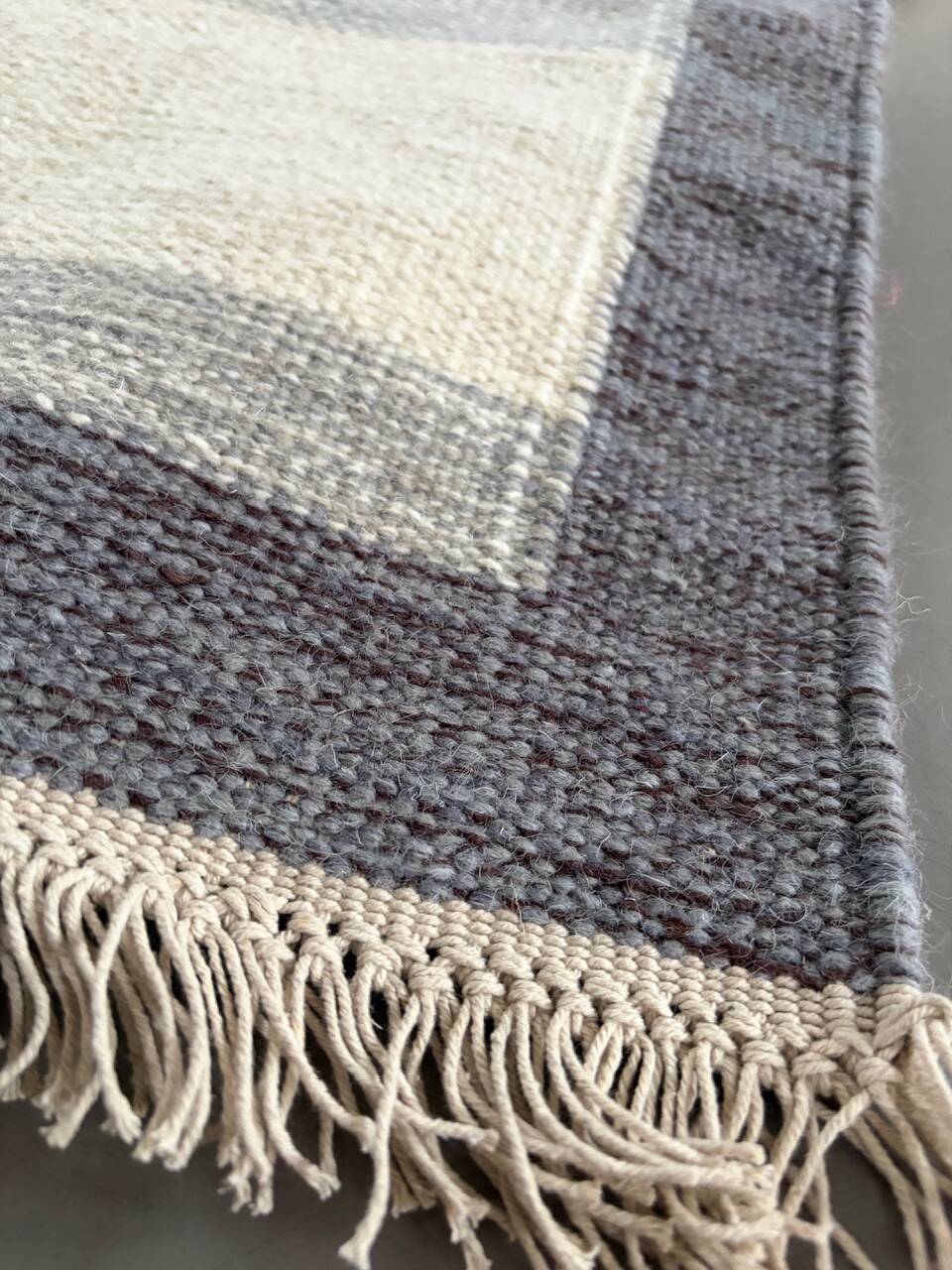 Handwoven wool rollakan rug design 'Wadden' reversible