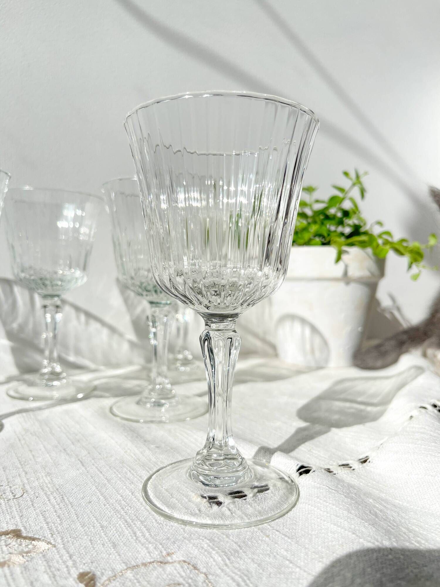 7 Vintage red wine glasses in fluted glass Made in France