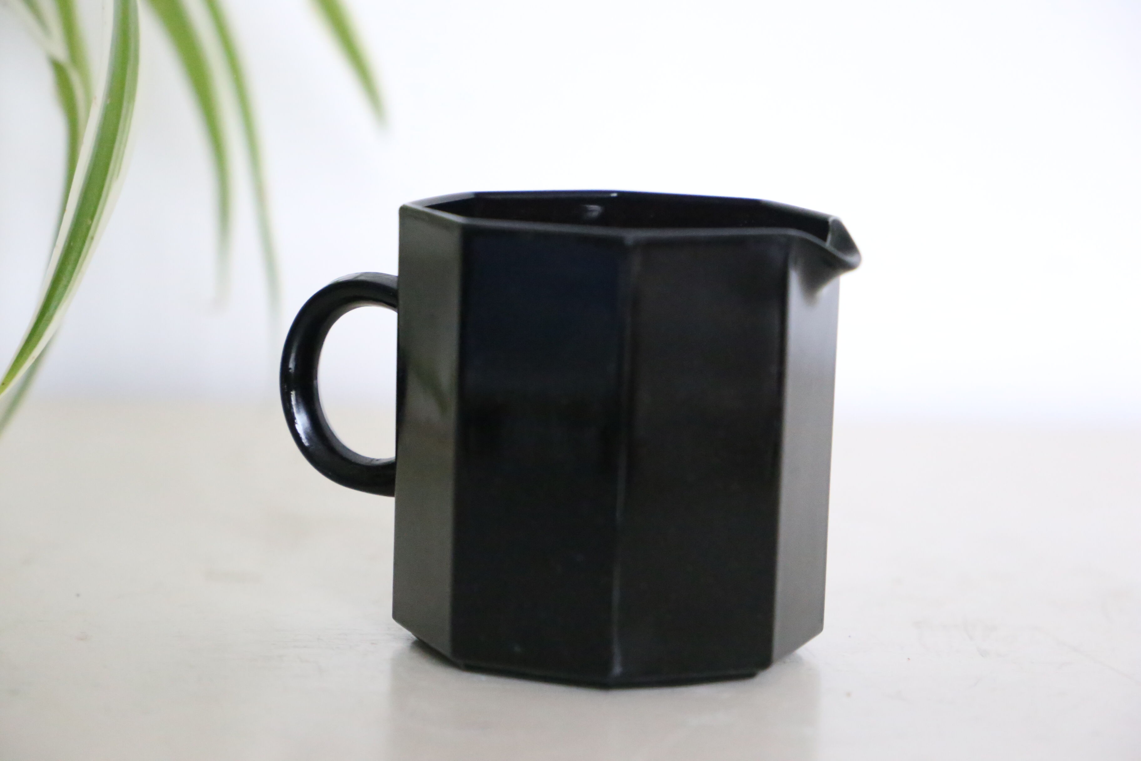 Nice black milk pot, Arcoroc, OCTIME series, 1980, vintage French