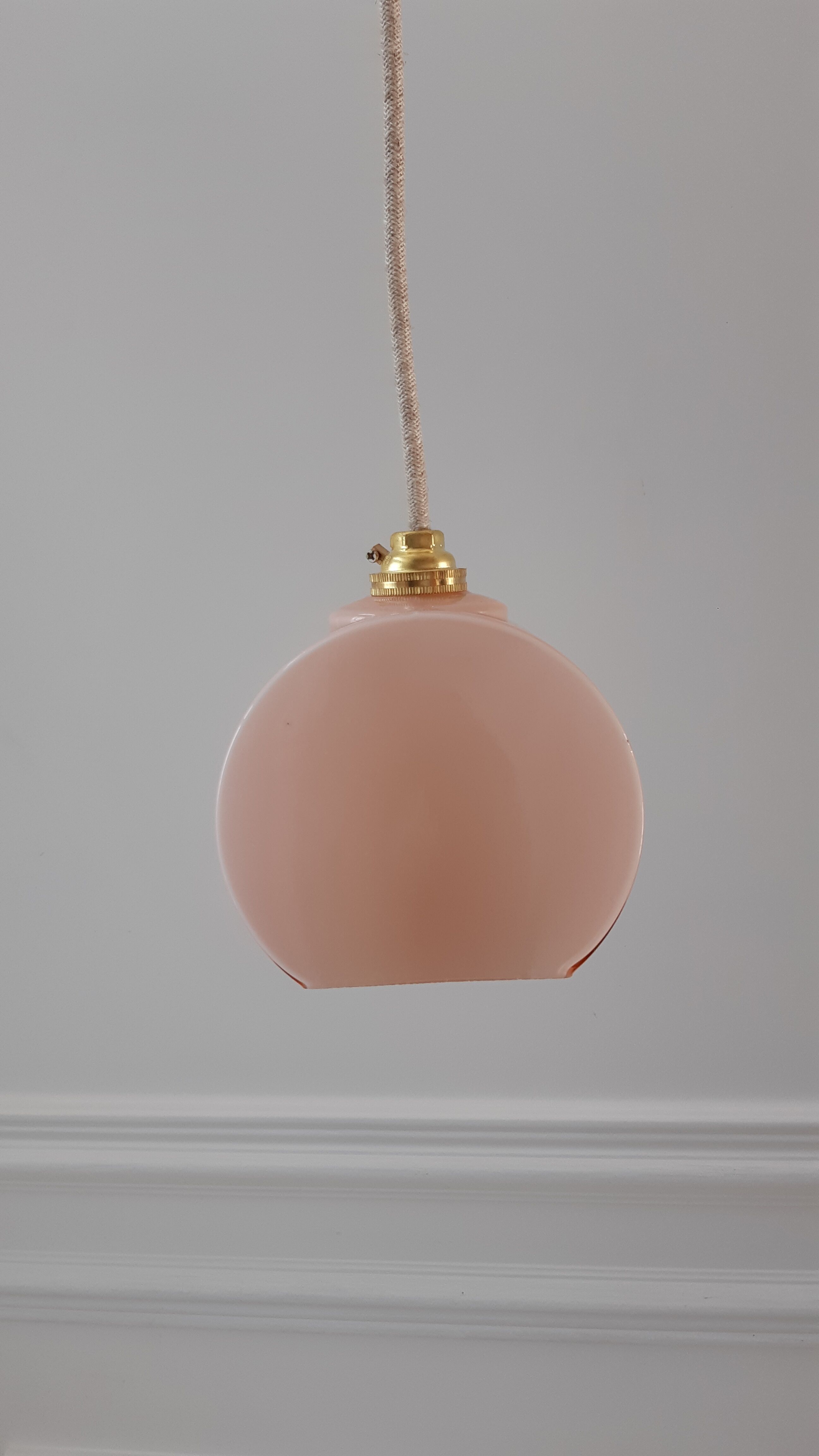 Suspension in powder pink opaline art deco 30s-40s