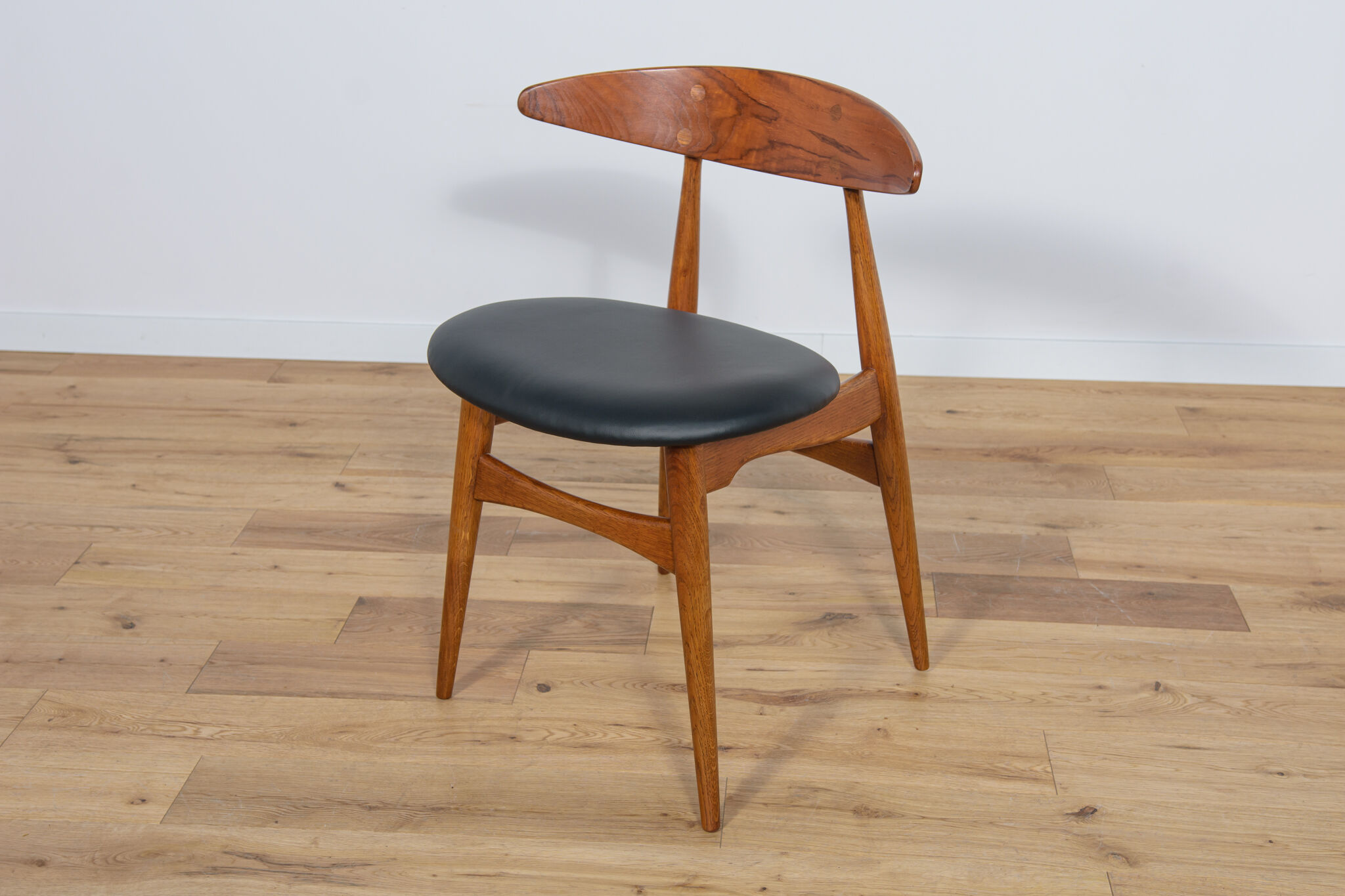 Mid century danish ch33 dining chairs by Hans J. Wegner for Carl Hansen & søn, set of 4