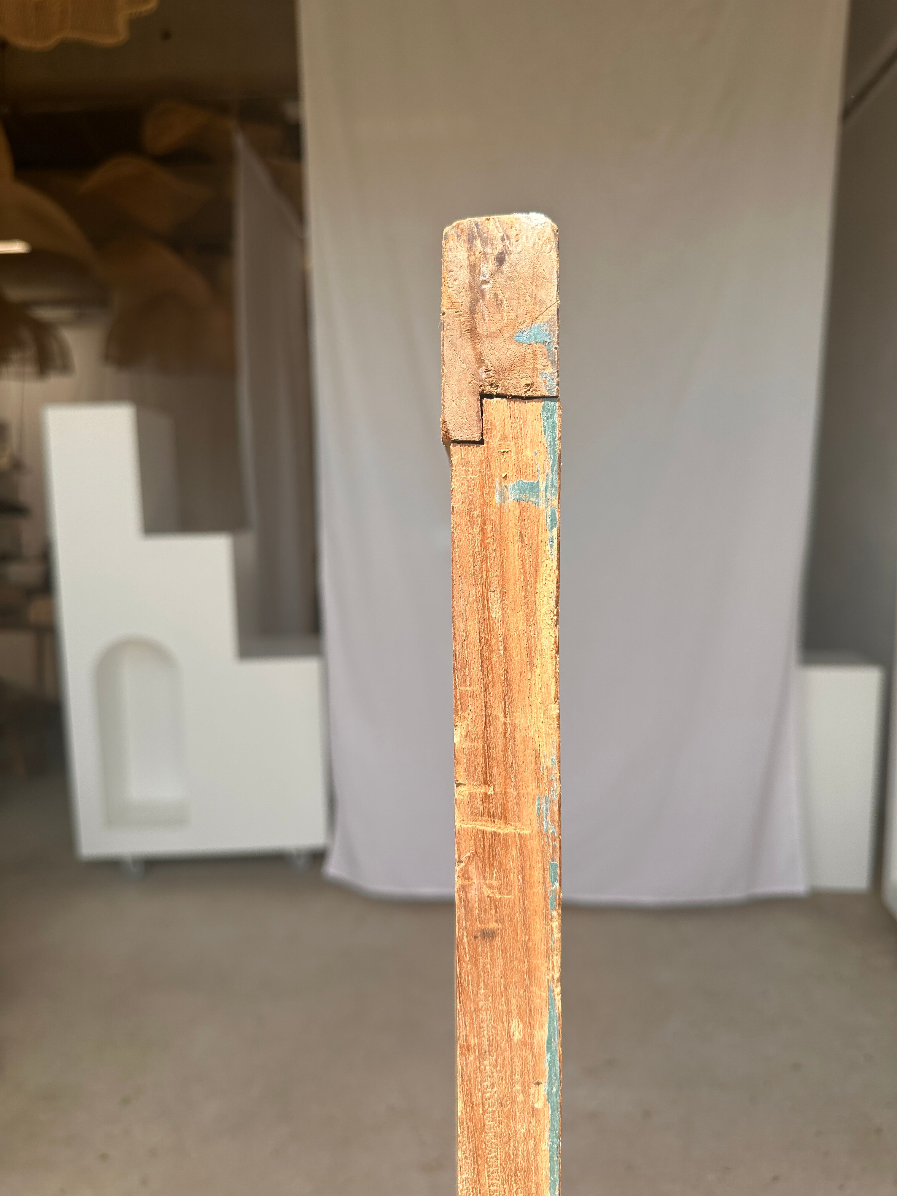 Rectangular Indonesian construction element with blue and yellow plant in carved wood